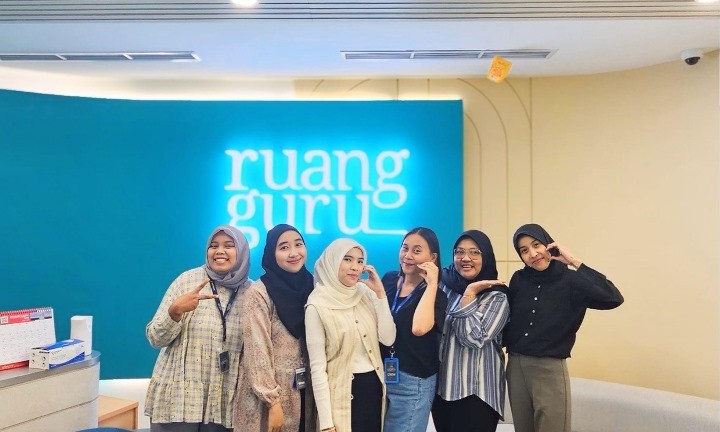 Almira Lulusan Bisnis Digital