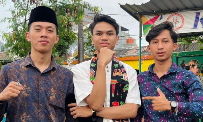 Ketua RT Gen Z Bikin Heboh Warga: Sahdan Arya, Si Anak Teknik yang Cor Jalan Tanpa Nunggu Pemerintah