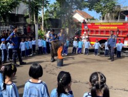 Pelepasan dan Perpisahan di PAUD Melati Desa Sukamaju, Tim KKL IIQ Kolaborasi dengan Damkar Kabupaten Bogor untuk Edukasi tentang Kebakaran