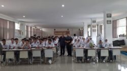 Membaca Membuka Jendela Dunia, Menulis Mengantarkan Kamu Keliling Dunia