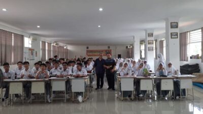 Membaca Membuka Jendela Dunia, Menulis Mengantarkan Kamu Keliling Dunia