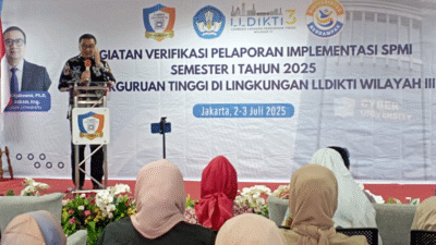 Rektor Cyber University, Gunawan Witjaksono lakukan sambutan dalam gelaran Verifikasi pelaporan SPMI oleh LLDIKTI Wilayah III pada Rabu (2/7).