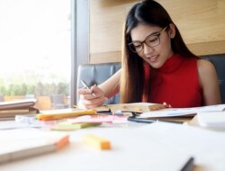 7 Website Jurnal Terpercaya untuk Tugas Mahasiswa yang Lebih Nendang!