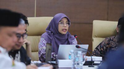 Direktur Pendidikan Tinggi, Ilmu Pengetahuan, dan Teknologi Bappenas, Endang Sulastri mengisi kegiatan Studium General di Universitas Islam Negeri (UIN) Ar-Raniry, Banda Aceh, Rabu (23/7/2025). (Foto: Dok UIN Ar-Raniry)