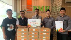 Lazismu Gresik dan BMH Salurkan Rendang Kurban untuk Santri Dhuafa di Timur Indonesia