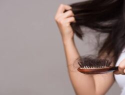 Rambut Rontok? Ini Cara Mudah yang Bisa Kamu Terapkan Setiap Hari