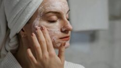 Cara Memilih Masker Wajah yang Tepat Berdasarkan Kebutuhan Kulit