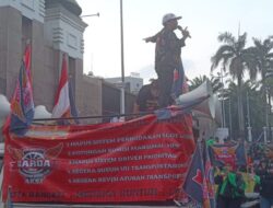Demo Ojol di Gedung DPR/MPR Suarakan Tuntutan Kesejahteraan Driver