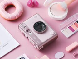 Fujifilm Hadirkan Instax Mini “GENTLE ROSE” di Indonesia