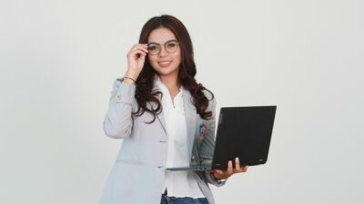 Kolaborasi Strategis Cyber University dan PT. Sari Teknologi Global, Sokong Mahasiswa Kuasai Pasar Global!