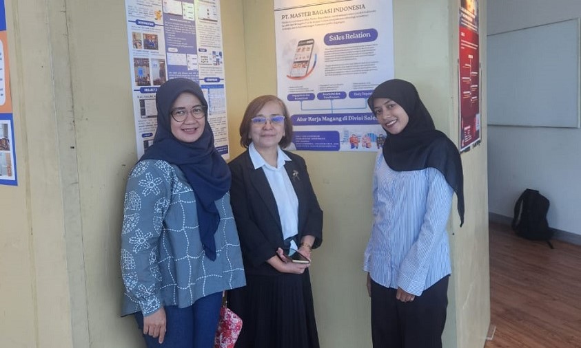 Mahasiswi Prodi Bisnis Digital
