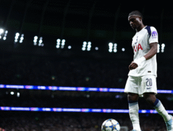 Blunder Kiper Villarreal Bawa Tottenham Menang Tipis di Laga Debut Thomas Frank di Liga Champions