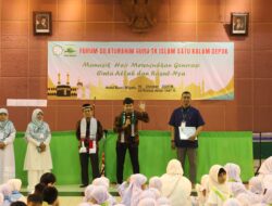 Forsil Satu Kalam Kota Depok Serahkan Donasi untuk Palestina pada Acara Manasik Haji TK Islam di Motel Bumi Wiyata