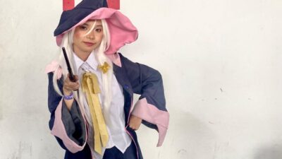 Zura seorang cosplayer "Elaina" di Cosplay Expo Mega Project 2025 di Gelora Bung Karno (GBK)