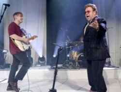 Elton John Duet Dengan Sam Fender Untuk Lagu “Talk to You”