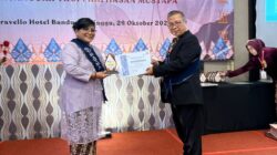Guru SMP BPK PENABUR Bogor Raih Anugerah Parasamya Aksara Nugraha 2025