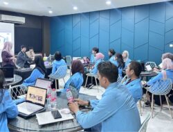 Mahasiswa Universitas Nusa Mandiri Latihan Operasikan RW Smart Hub di Student Corner