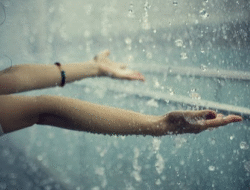 Gawat! Warga DKI Jakarta Cemas Terhadap Partikel Mikroplastik Berbahaya di Dalam Air Hujan