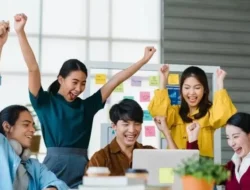 Begini Cara Gen Z Bisa Menikmati Dunia Kerja Tanpa Kehilangan Ekspresi Diri