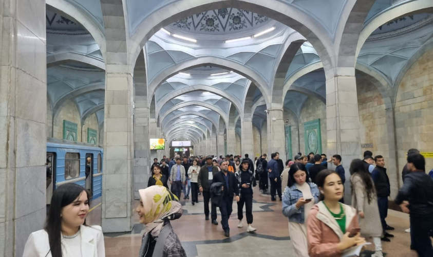 mosaik di stasiun