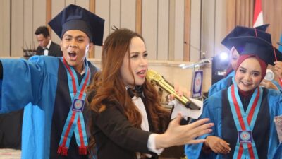 Disco’nann “Panaskan” Patrajasa! Wisuda UBSI Berubah Jadi Panggung Kegembiraan
