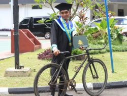 Bersepeda Menuju Mimpi: Kisah Inspiratif Wisudawan Berprestasi Institut SEBI