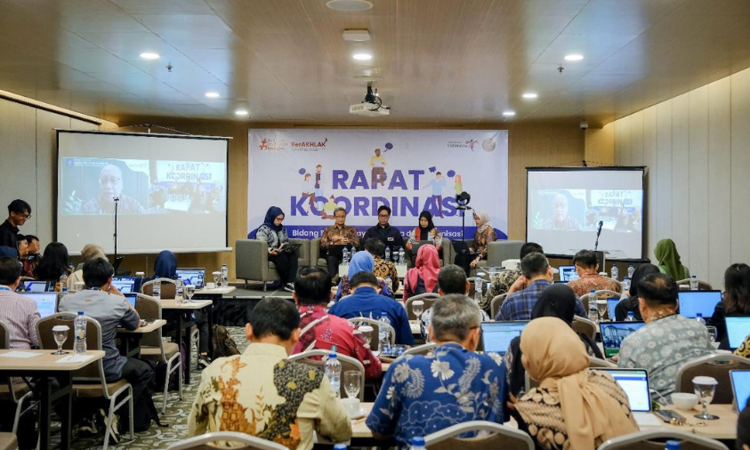 Kementerian Pariwisata lakukan RApat Koordinasi guna perkuat tata keloa sumber daya manusia melalui niergi antar unit kerja pada Kamis (6/11).