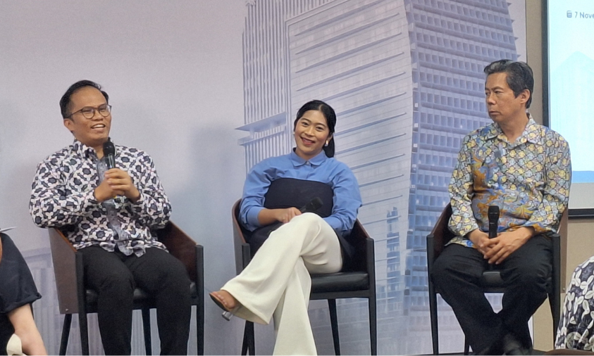 (Kiri ke kanan) Pananda Pasaribu, Head of MBA Program Sampoerna University. Tiffany Adriani, Rectuitment Director Monroe Consulting Group. Susanto Samsudin, Senior Director Business Unit Indonesia dan Asia tenggara Wavin pada Talk pada gelaran Future Leaders Dialoug di Sampoerna Strategis Square pada Jumat (7/11).