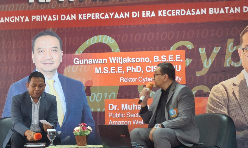 Kompol Suardi Jumang, Kepala Bagian Operasinal Direktorat Kriminal Khusus Polda Metro Jaya dan Gunawan Wibisono, rektor Cyber University bahas kejahatan siber dan ingatkan akan ancaman privasi pada Selasa (25/11).