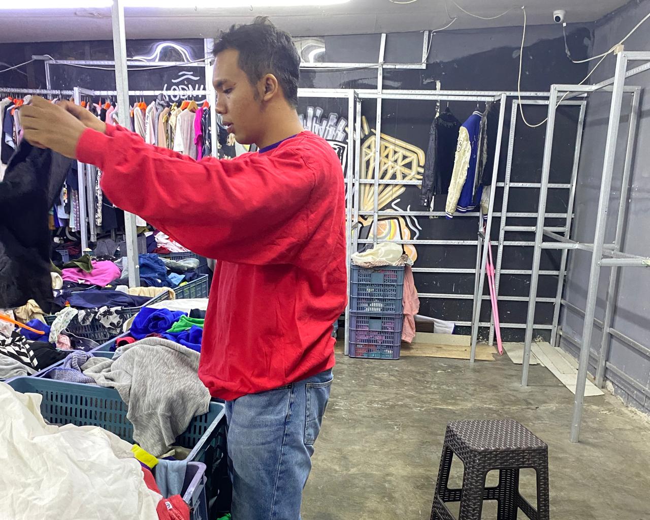 Pembeli Baju Thrifting