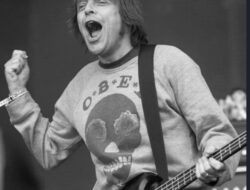 Gary “Mani” Mounfield: Legenda Bass The Stone Roses Tutup Usia