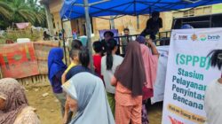 BMH Persembahkan Sebungkus Nasi Hangat dari Zakat dan Infak Umat untuk Warga Tamiang