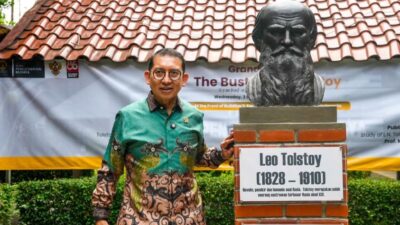 Patung Leo Tolstoy
