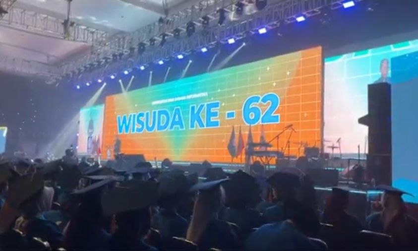 Suasana Wisuda UBSI