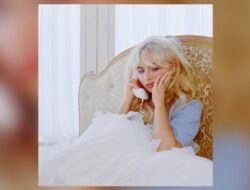 Sabrina Carpenter Rilis Lagu “Such a Funny Way” di Malam Natal