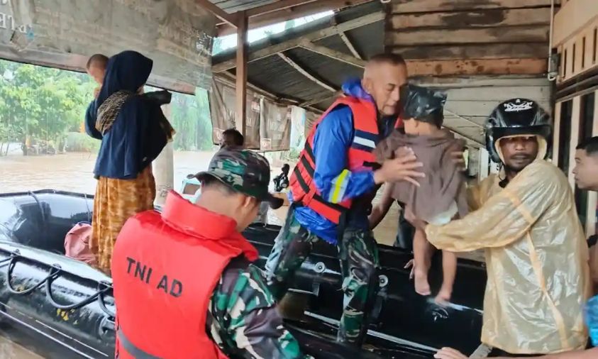 TNI Evakuasi Warga Aceh