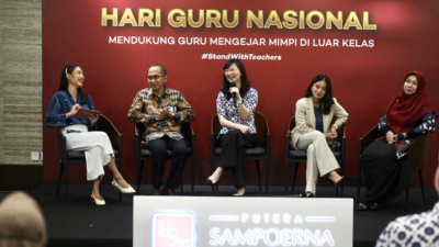 Putra Sampoerna Foundation gelar kampanye #StandWithGuru guna peringati Hari Guru pada Kamis (4/12) di Sampoerna Strategic Square.