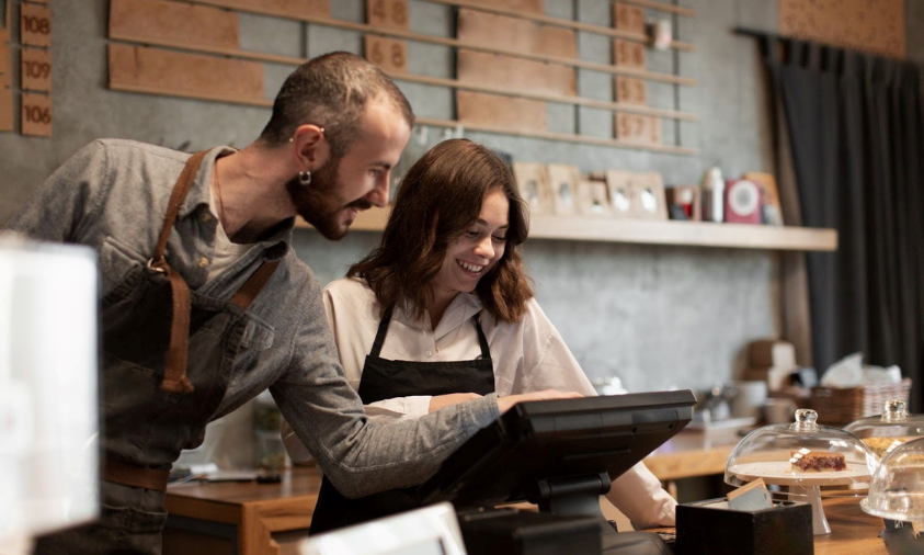 Tingkatkan Efisiensi Restoran dengan Software Kasir & Sistem Reservasi Terpadu