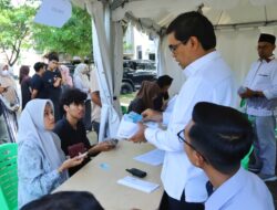 2.400 Mahasiswa Terdampak Banjir Terima Bantuan dari UIN Ar-Raniry