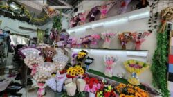 Buket Bunga Asli dan Palsu