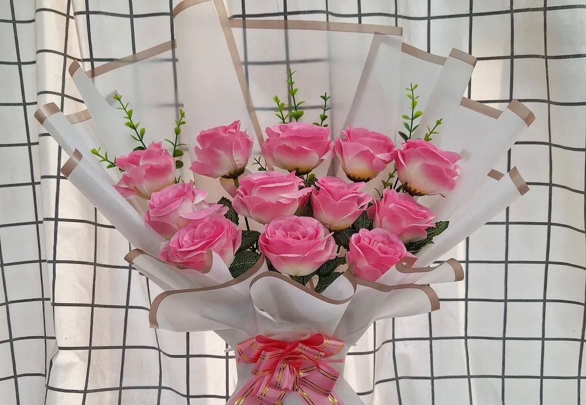 Buket Bunga Asli dan Palsu