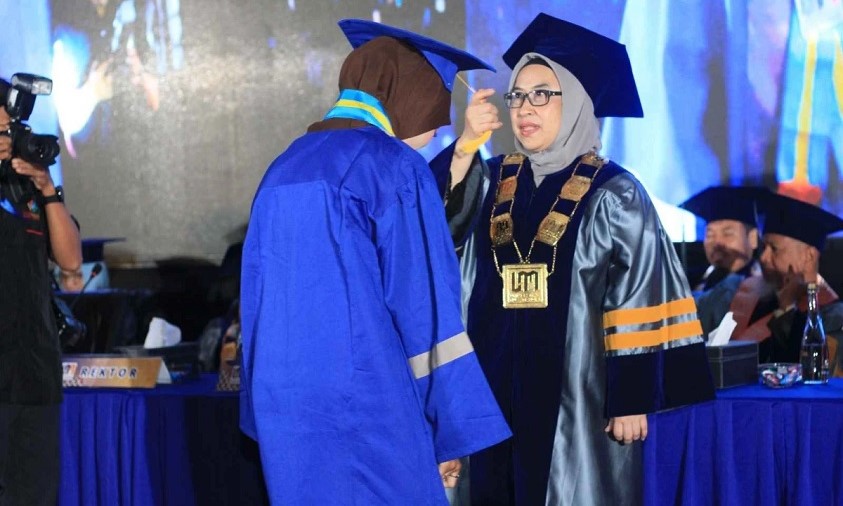 Wisuda Perdana FEB UNM
