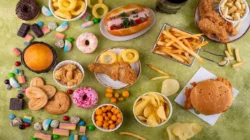 Mau Kulit Bersih? Hindari Makanan Pemicu Jerawat Ini