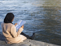 Al-Qur’an dan Tafsir Kontekstual di Era Modern: Menjaga Relevansi Teks dengan Realitas