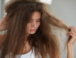 Hati-Hati! Kebiasaan Sepele Ini Bikin Rambut Sulit Diatur