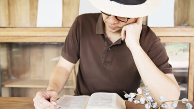 mempelajari filsafat