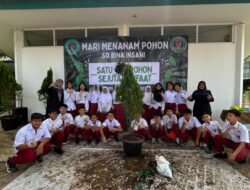 Kegiatan Mari Menanam Pohon di  SD Bina Insani:  Satu Pohon Sejuta Manfaat