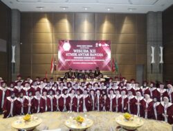 Gelar Wisuda Ke-12, STMIK Antar Bangsa Kukuhkan Sarjana Baru