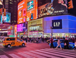 Di Balik Gemerlap Times Square, Ada Gerobak Halal yang Menggerakkan New York