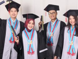 Benarkah Kuliah Itu Scam? Bongkar Penyebab Pengangguran Sarjana dan Solusi Kurikulum Berbasis Industri